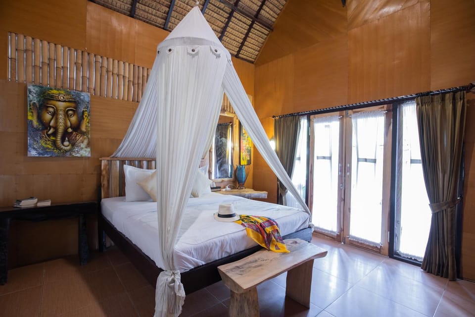 Bed, Day, Photo of the whole room, Bedroom, Garden view