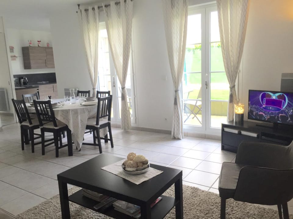 Living room, Dining area