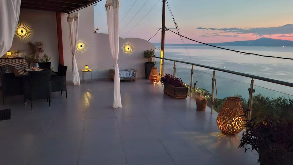 View (from property/room), Balcony/Terrace, Mountain view, Sea view