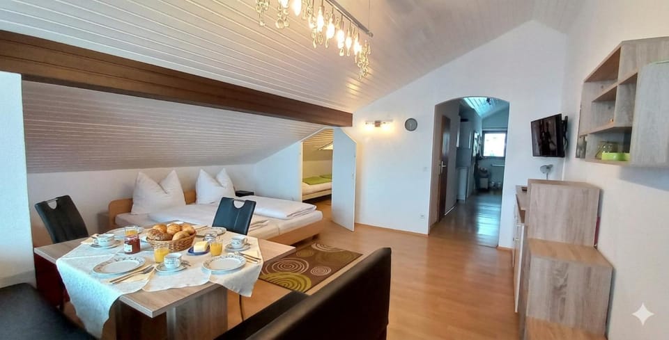 Bed, TV and multimedia, Living room