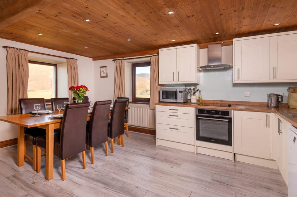 Dining area, kitchen