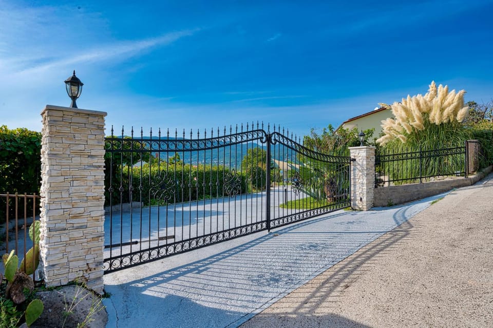 Villa Maelynn Opatija with Heated Pool and Sea View Villa in Rijeka
