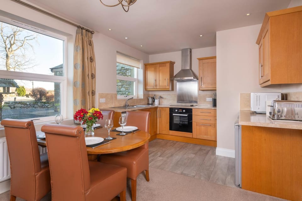 Dining area, kitchen