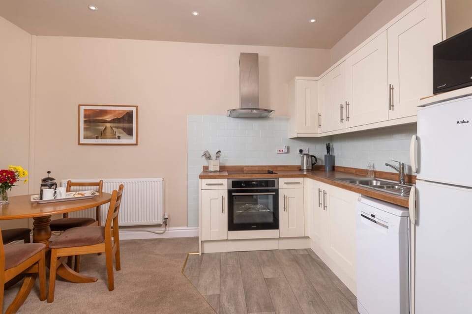 Dining area, kitchen