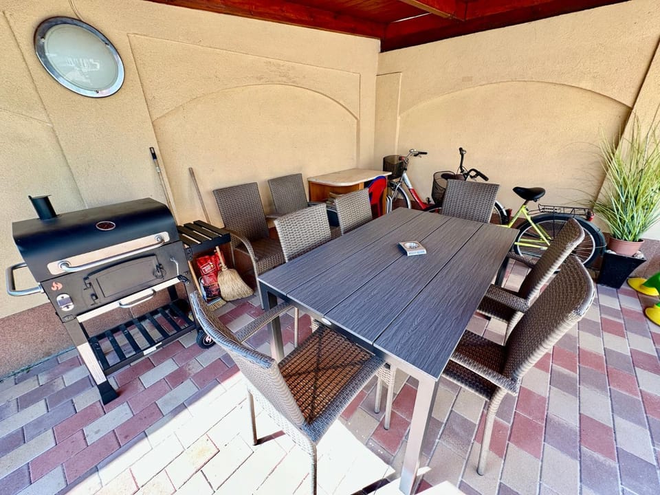 BBQ facilities, Inner courtyard view