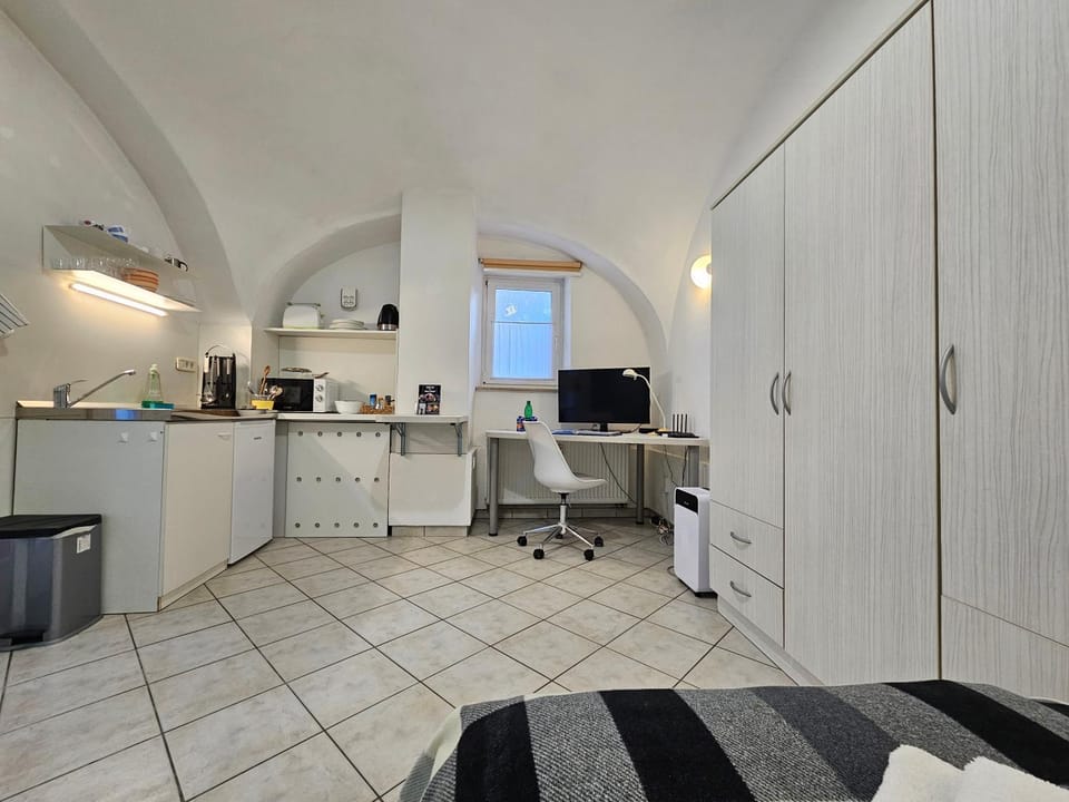 Property building, TV and multimedia, Kitchen or kitchenette, furniture