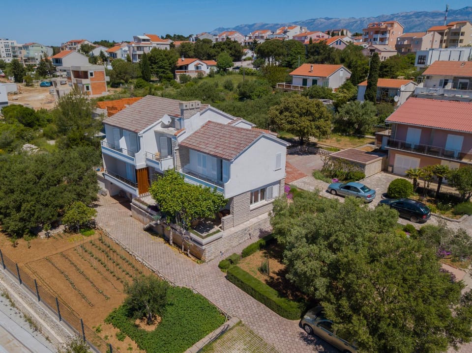 Property building, Natural landscape, Street view, Parking
