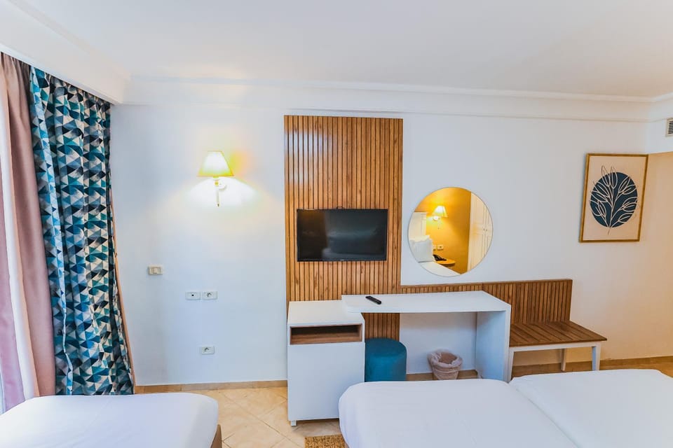 TV and multimedia, Photo of the whole room, Bedroom
