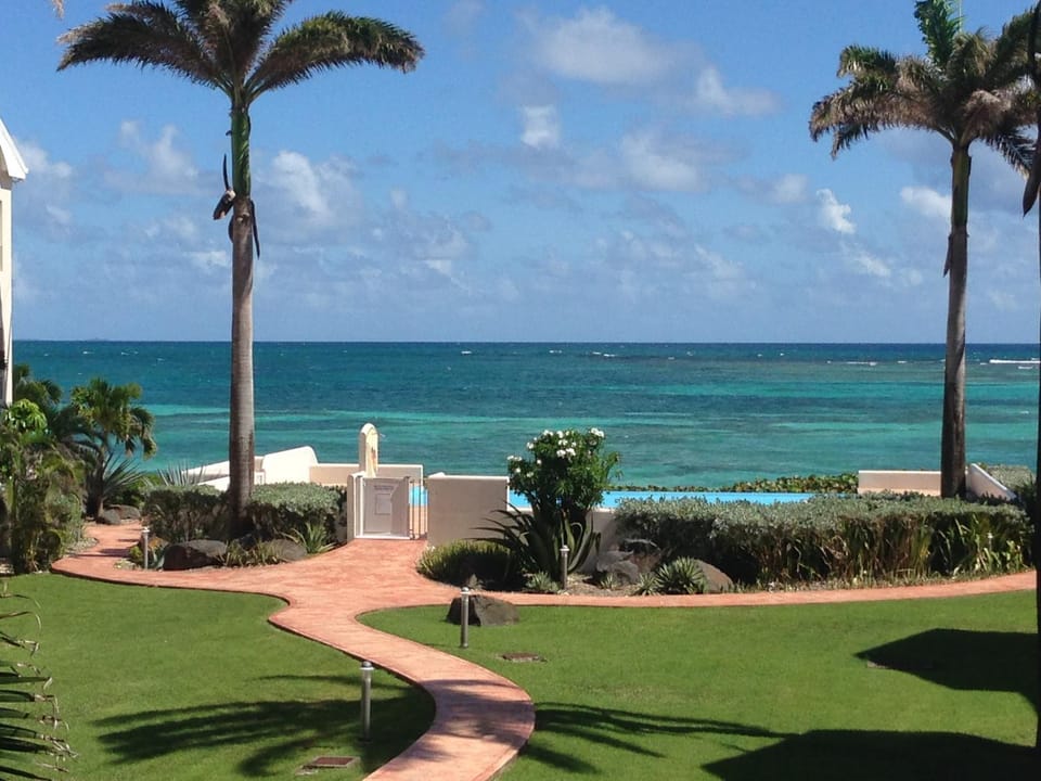 Pool view, Sea view