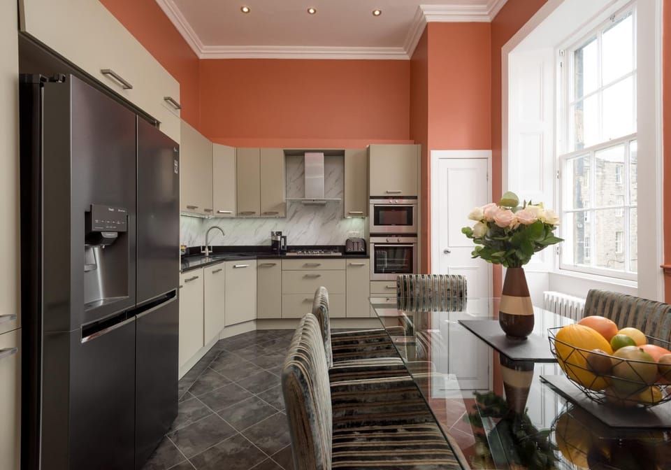 Spring, Winter, Summer, Coffee/tea facilities, Kitchen or kitchenette, Food and drinks, Seating area, Dining area, Autumn, Food, Guests, Breakfast, American breakfast, Lunch, Dinner, Drinks, Alcoholic drinks, Non alcoholic drinks, Seasons, Sunrise, Sunset, group of guests, Family