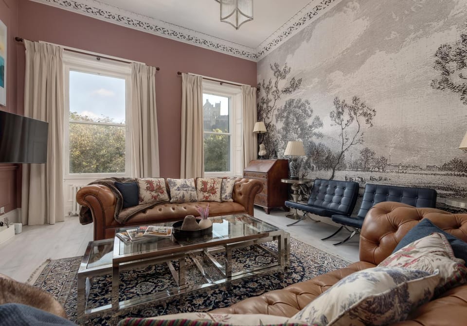 Nearby landmark, Restaurant/places to eat, Day, Night, Winter, Summer, Place of worship, View (from property/room), Living room, Photo of the whole room, Decorative detail, Seating area, Guests, Landmark view, Supermarket/grocery shop, Seasons, children, group of guests, Family