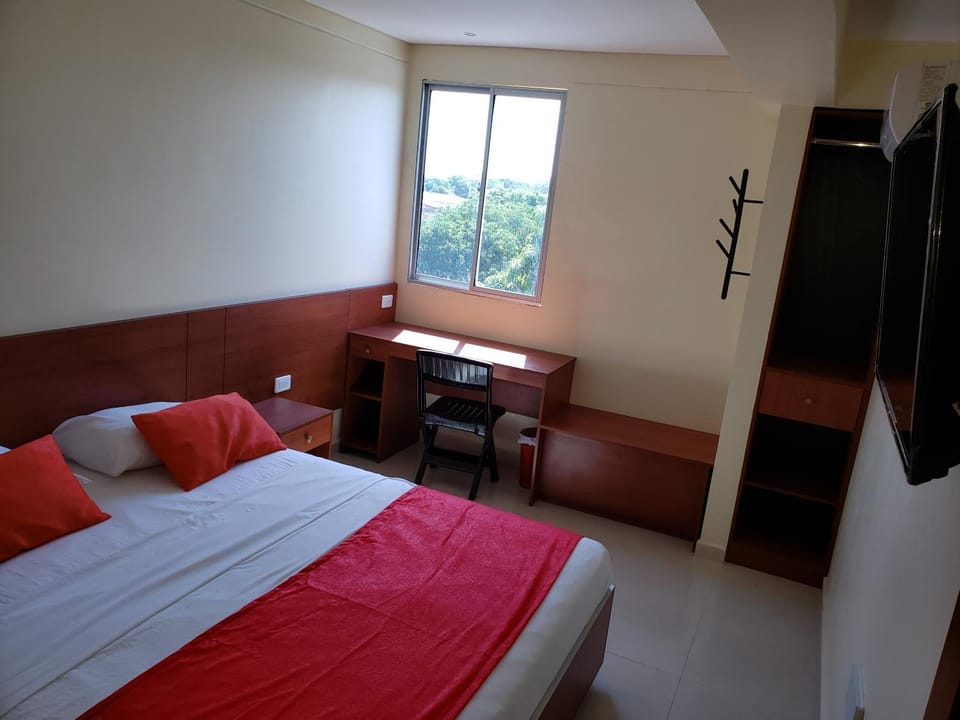 Staff, Bed, People, Photo of the whole room, Decorative detail, Family