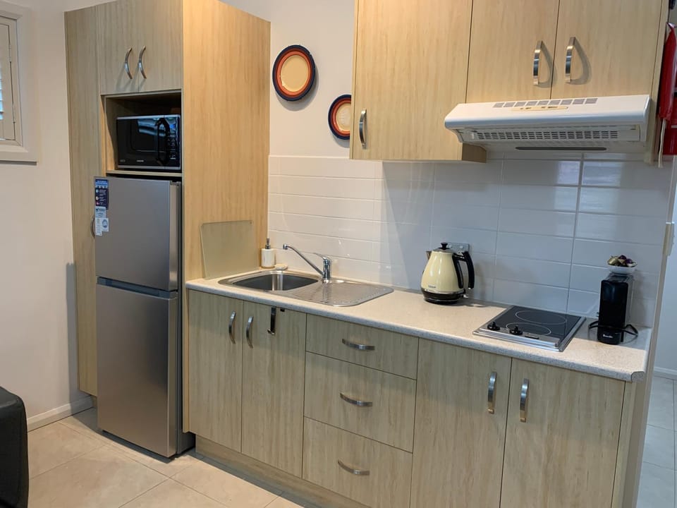 Coffee/tea facilities, Kitchen or kitchenette, minibar, stove, toaster