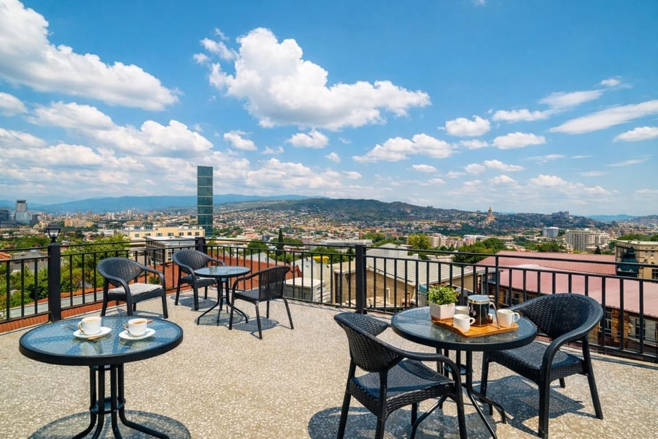 View (from property/room), Balcony/Terrace, Seating area, City view, Mountain view
