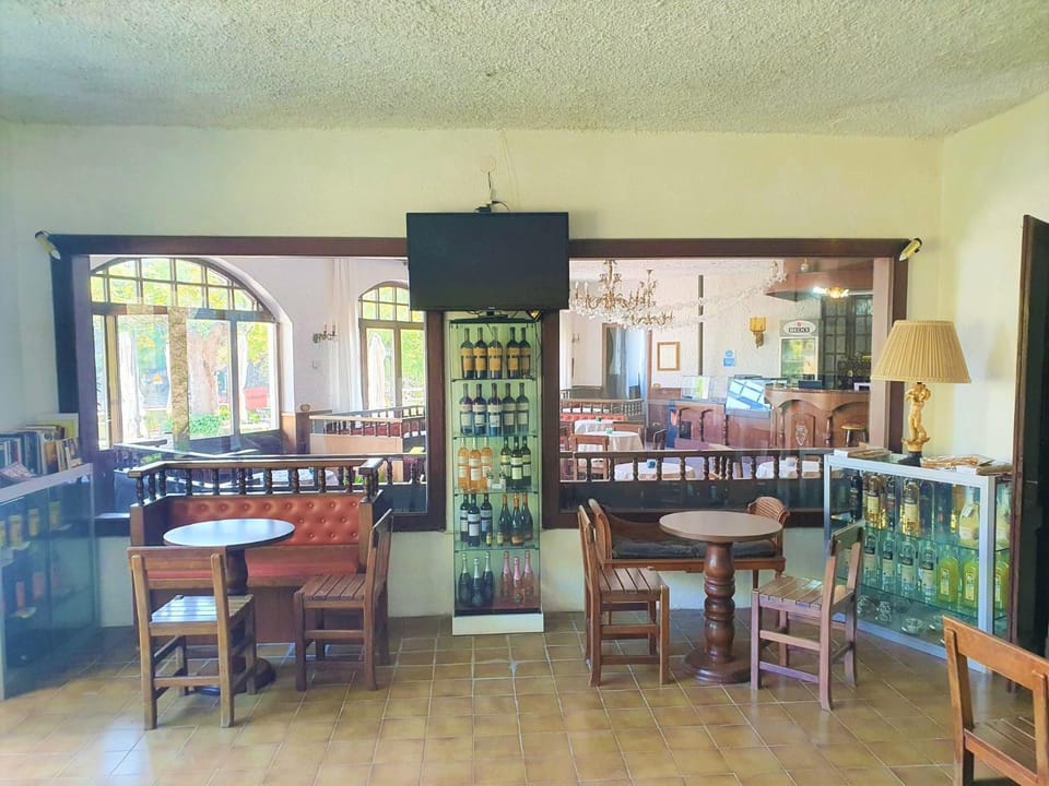 Communal lounge/ TV room