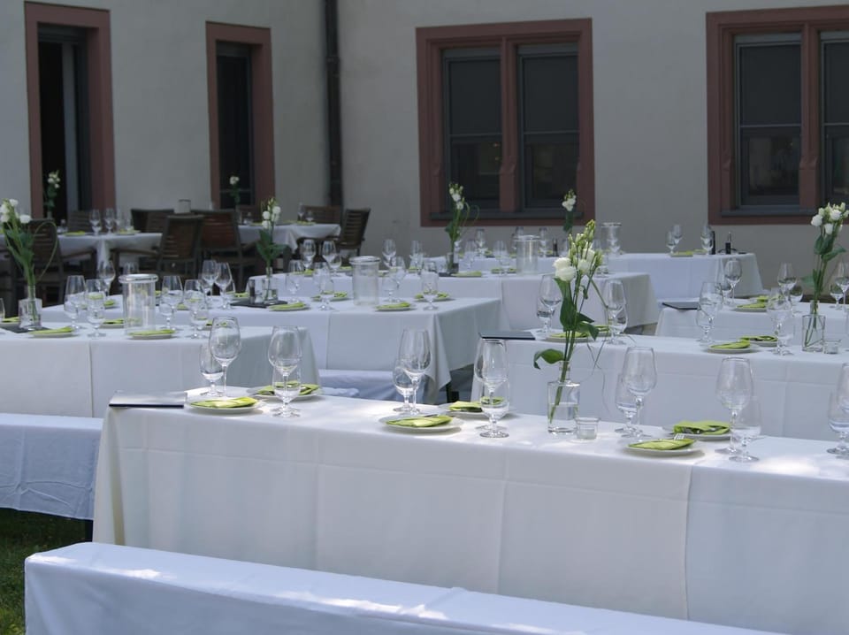 Restaurant/places to eat, Banquet/Function facilities