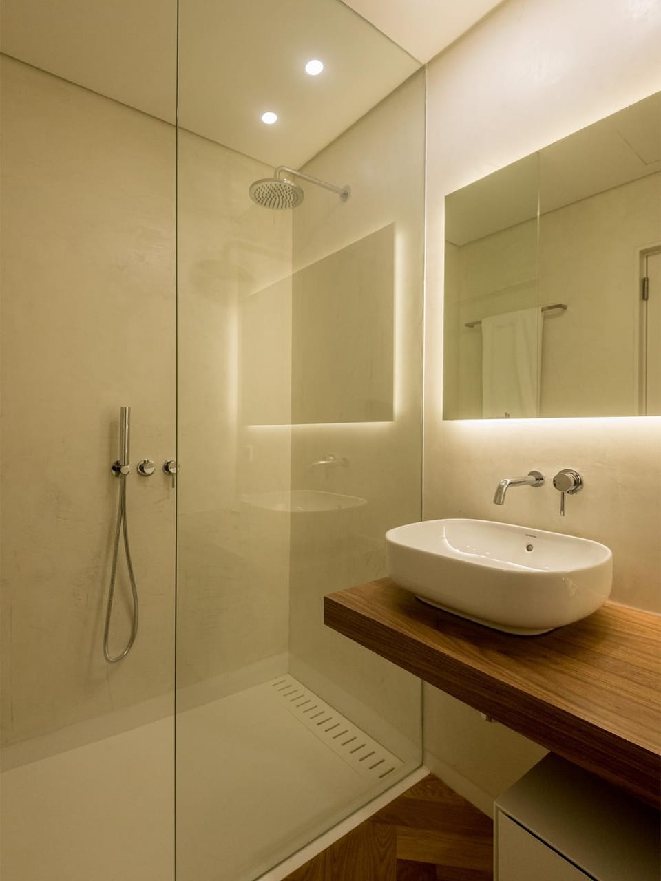 Shower, Toilet