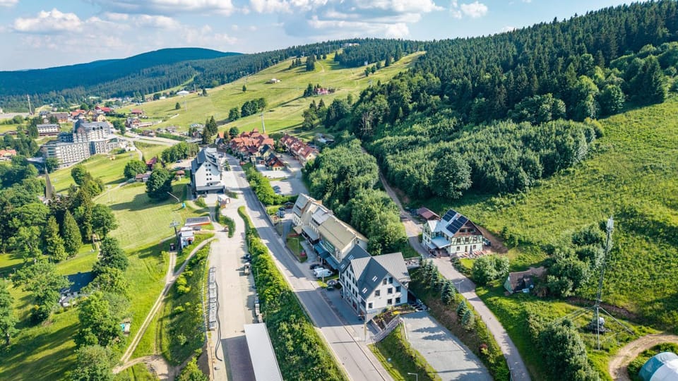 Property building, Bird's eye view, Mountain view, Location