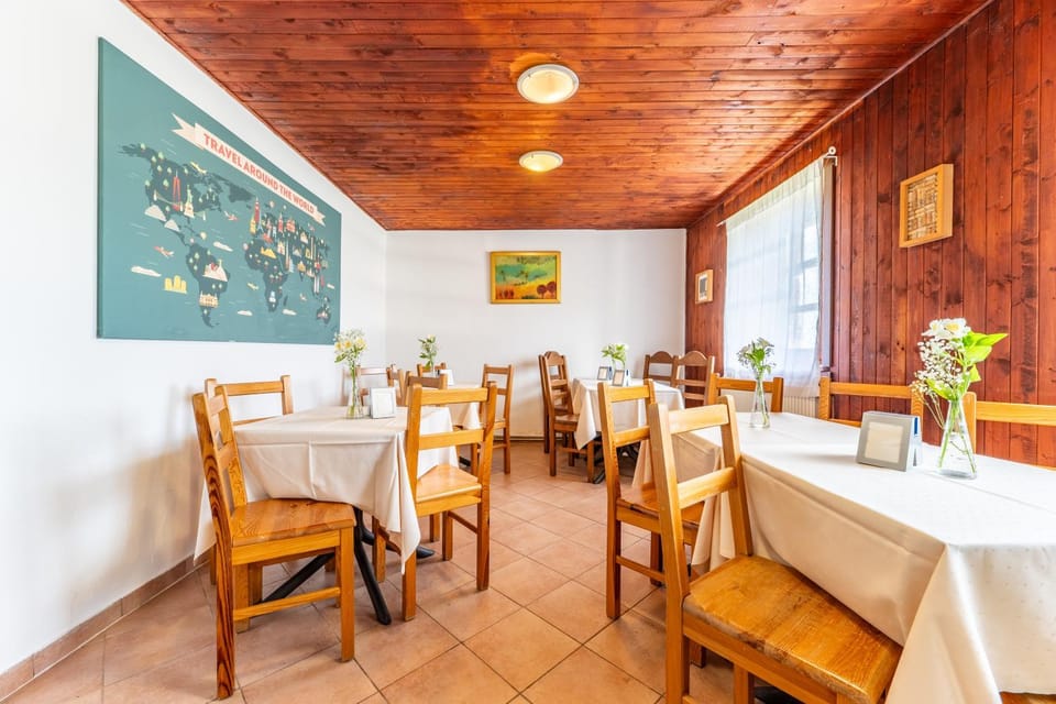 Seating area, Dining area