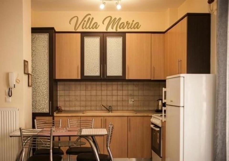 Kitchen or kitchenette, Dining area, oven