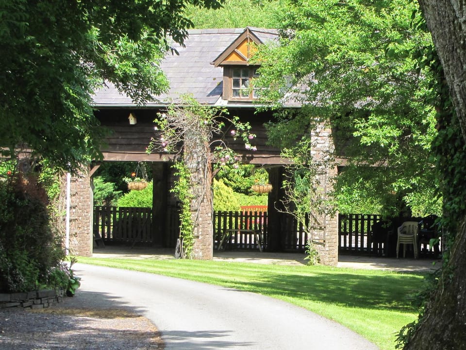 Property building, Facade/entrance, Garden