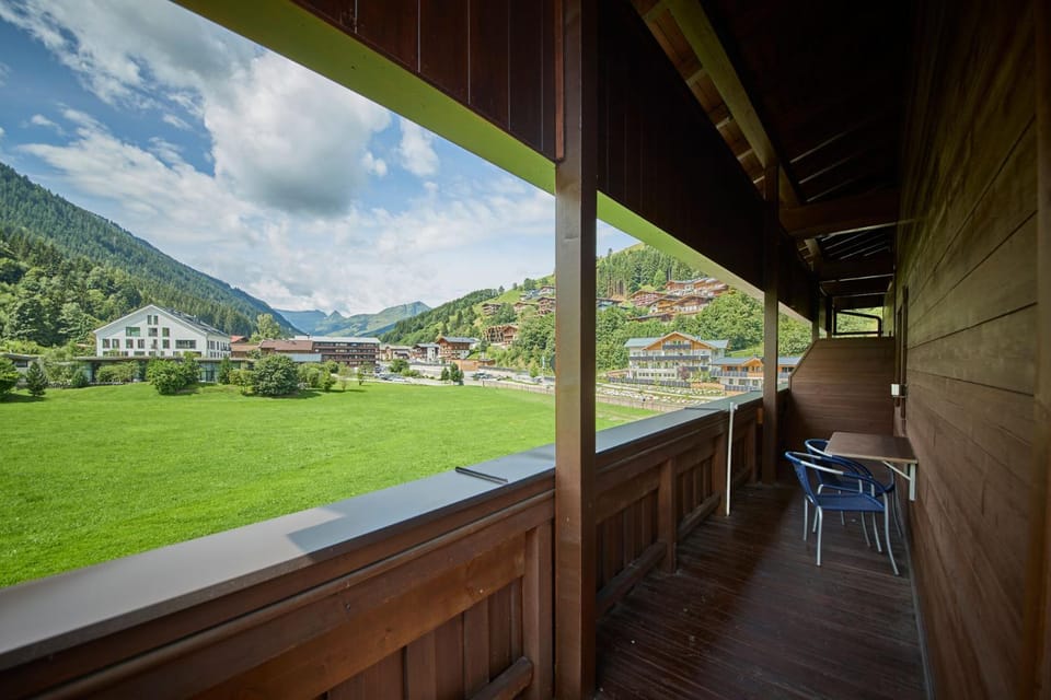 Balcony/Terrace, Mountain view