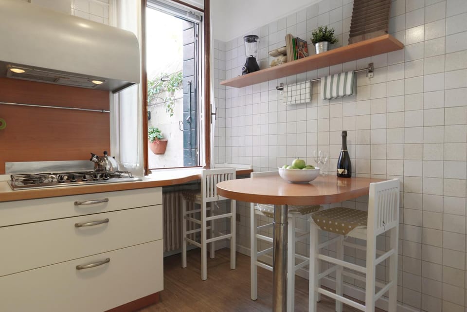 Coffee/tea facilities, Kitchen or kitchenette
