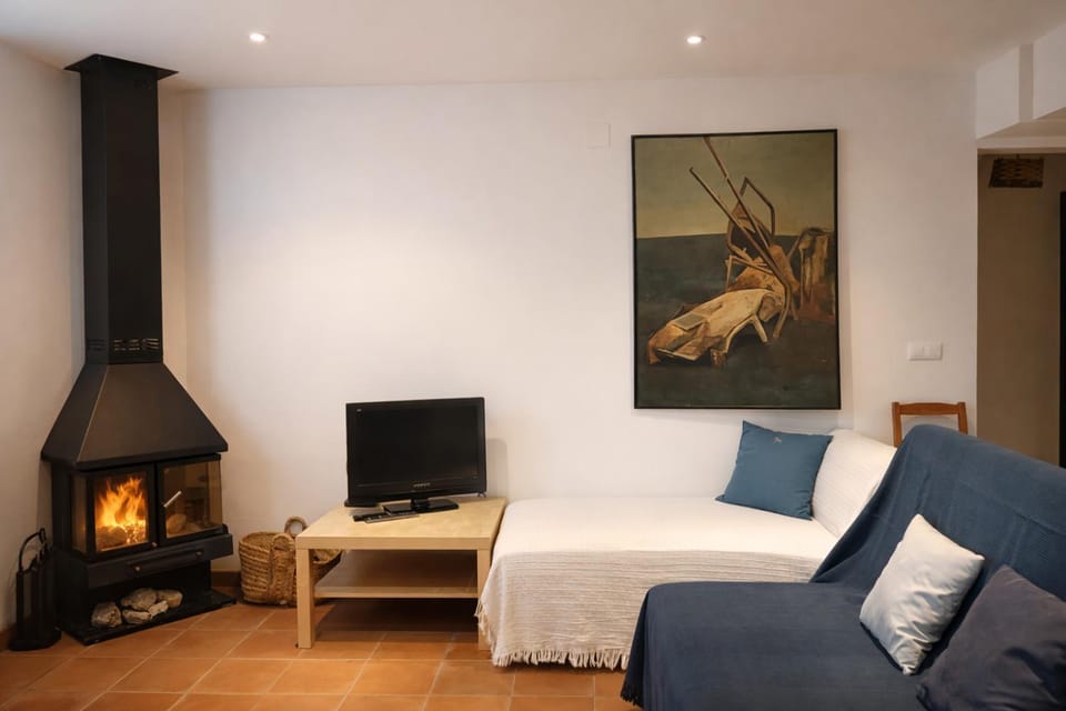 TV and multimedia, Living room, Dining area, fireplace