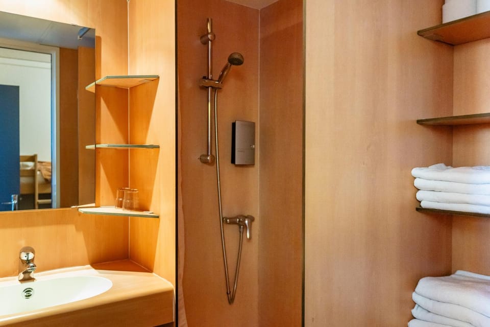 Shower, Bathroom, towels