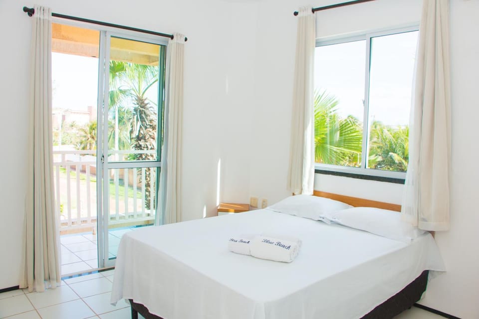 Bed, Pool view