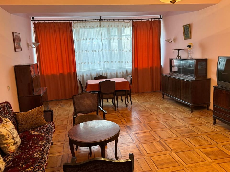 Communal lounge/ TV room, TV and multimedia, Seating area