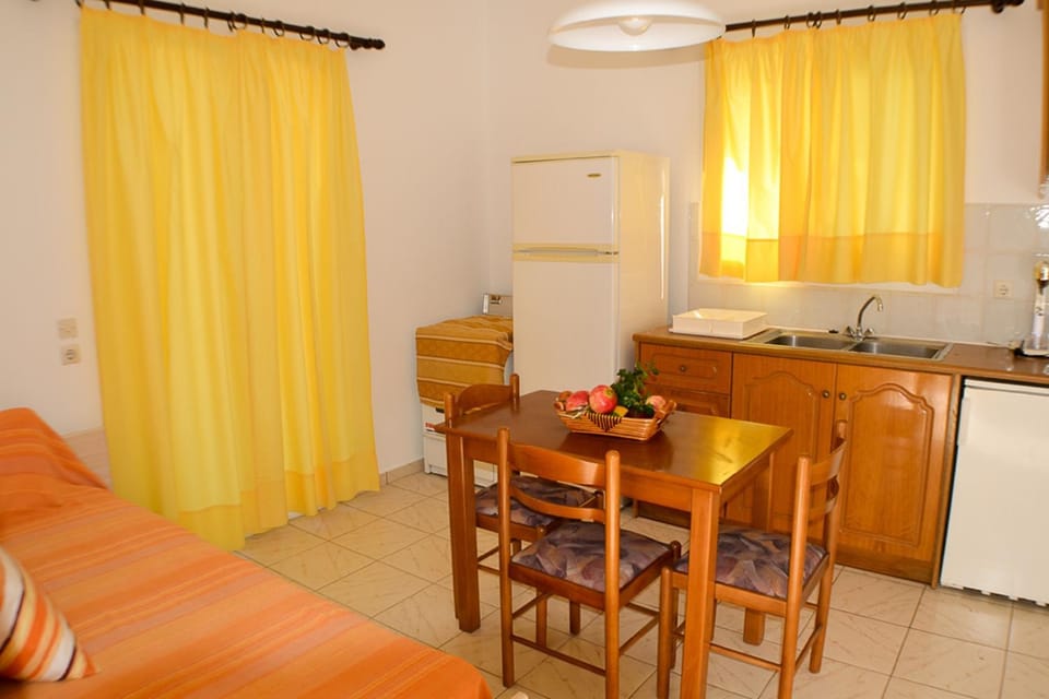 Coffee/tea facilities, Kitchen or kitchenette, Living room, Other, Decorative detail, Dining area