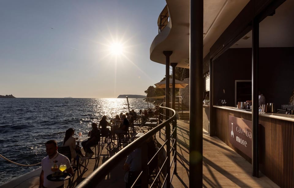 Lounge or bar, Beach