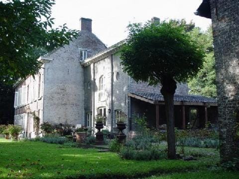 Facade/entrance, Garden