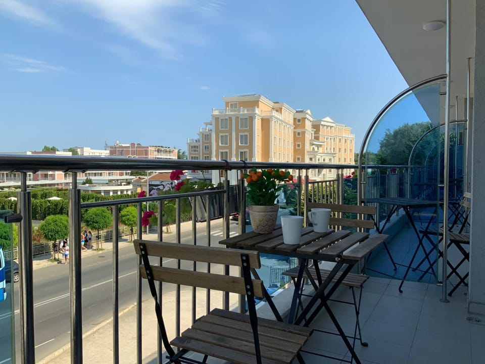 Property building, Patio, Day, View (from property/room), Balcony/Terrace, Balcony/Terrace, Decorative detail, Street view, Time of day, Location, heating