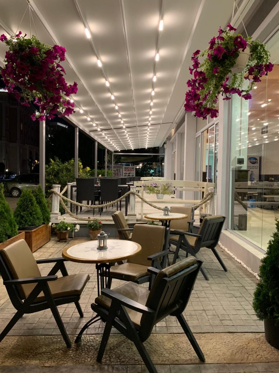 Restaurant/places to eat, Banquet/Function facilities, Seating area, On site, Time of day