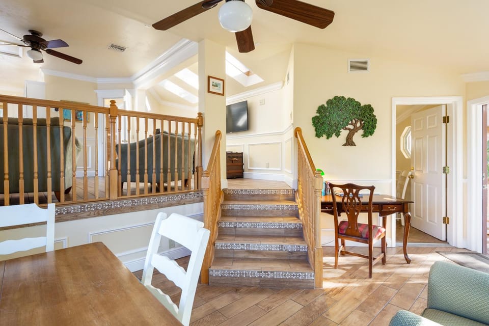 Home by Beach 5 - The Treehouse House in Naples Park