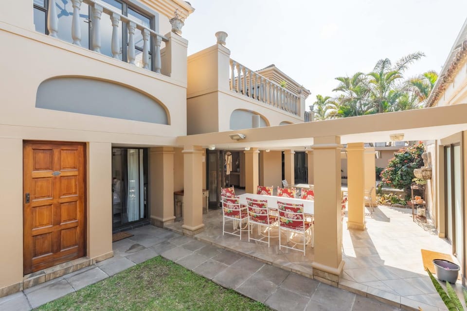 Property building, Patio, Balcony/Terrace, Dining area