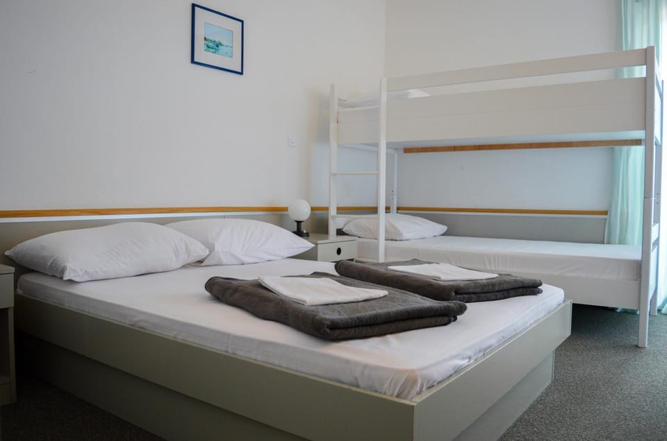Bed, Bedroom, bunk bed