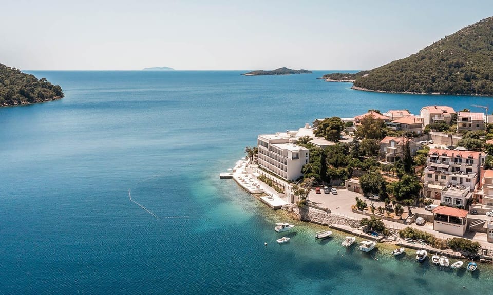 Property building, Day, Bird's eye view, Beach, Sea view