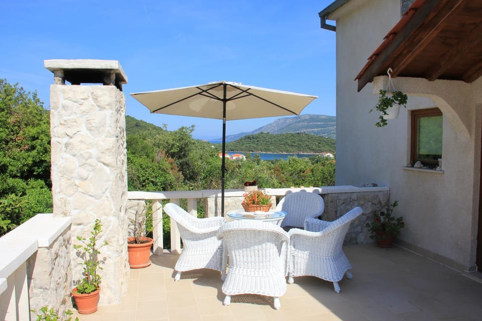 Day, Internal: Not applicable to any particular room