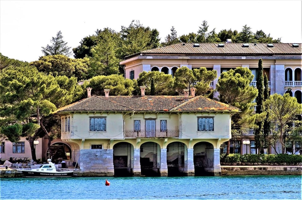 Nearby landmark, Sea view