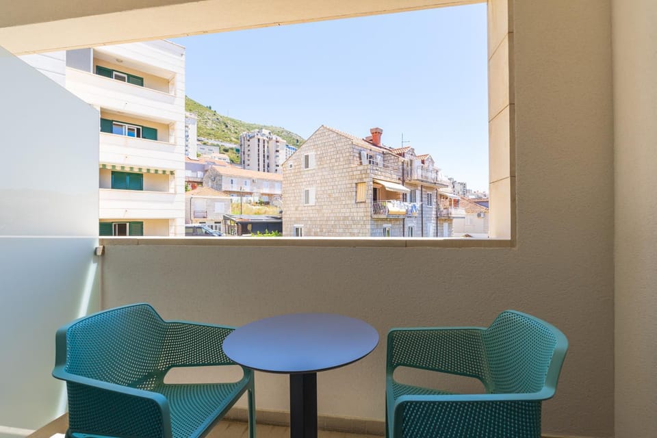 Day, Balcony/Terrace, Seating area, City view