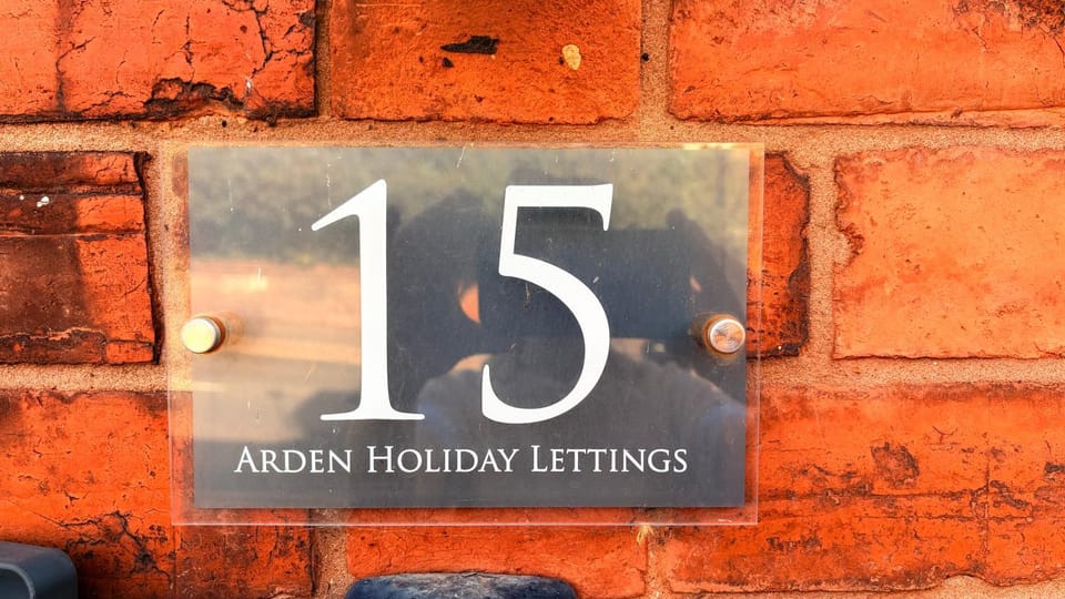 Day, Property logo or sign, Logo/Certificate/Sign, Street view, Location, Certificate/Award