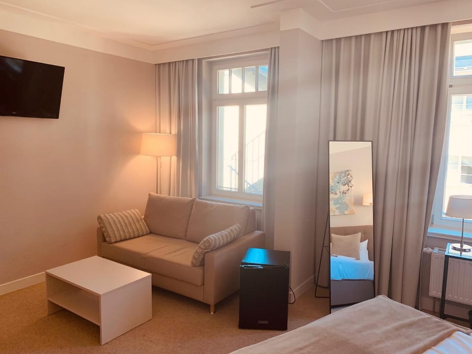 Communal lounge/ TV room, Seating area