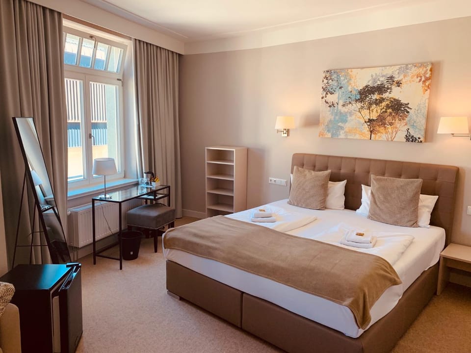 Bed, Coffee/tea facilities, Bedroom, Inner courtyard view