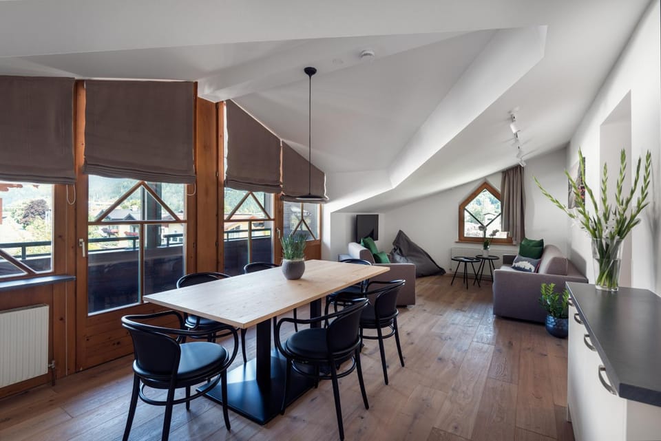 Living room, Photo of the whole room, Dining area