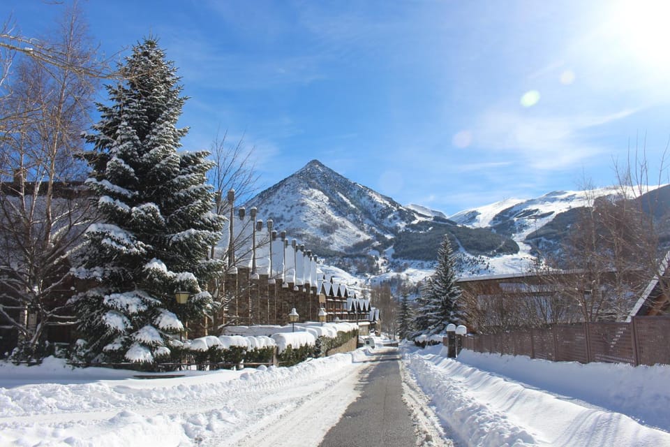 Off site, Day, Natural landscape, Winter, Horse-riding, Skiing, Hiking, Cycling
