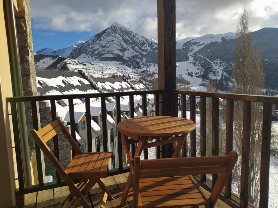 Balcony/Terrace, Mountain view