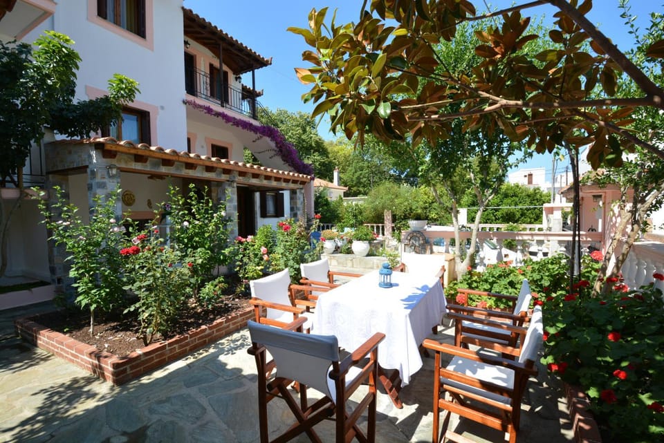 Patio, Seating area, Dining area, Garden view